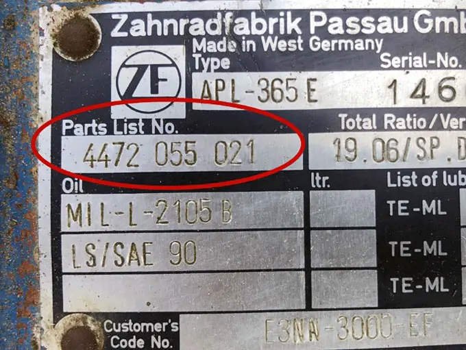Výrobní štítek převodovky ZF, zakroužkované číslo Parts List No.